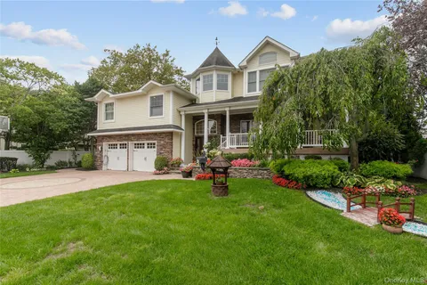 $1,975,000 | 3 St Lawrence Place, Jericho, NY 11753