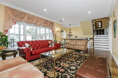 $1,975,000 | 3 St Lawrence Place, Jericho, NY 11753