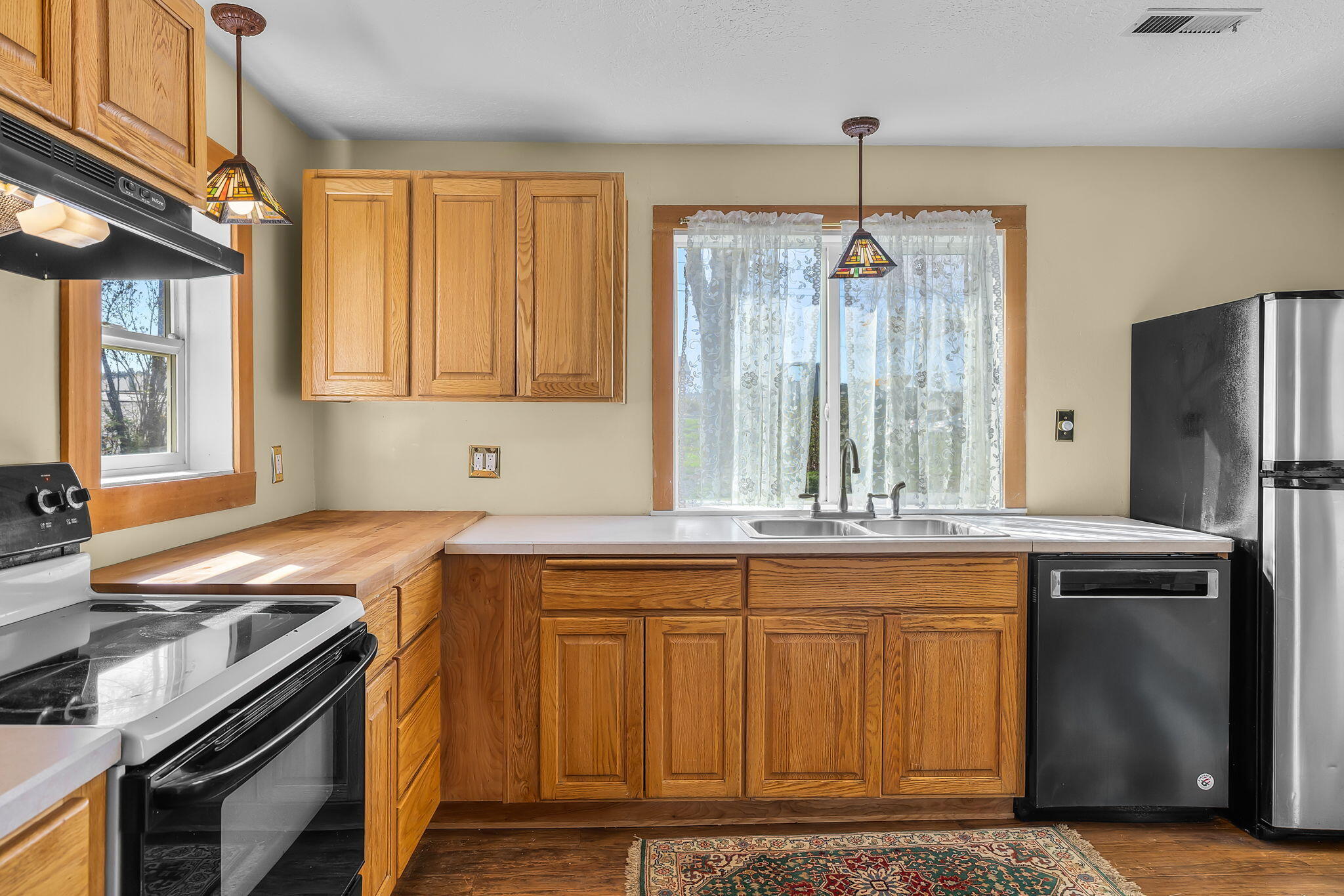 811 Southwest Madison Street Madras, OR 97741 - Photo 12 of 51