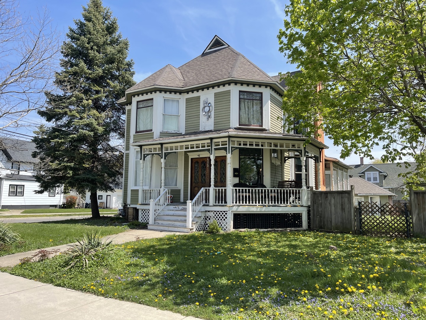 573 Prospect Street Elgin, IL 60120 - Photo 2 of 10