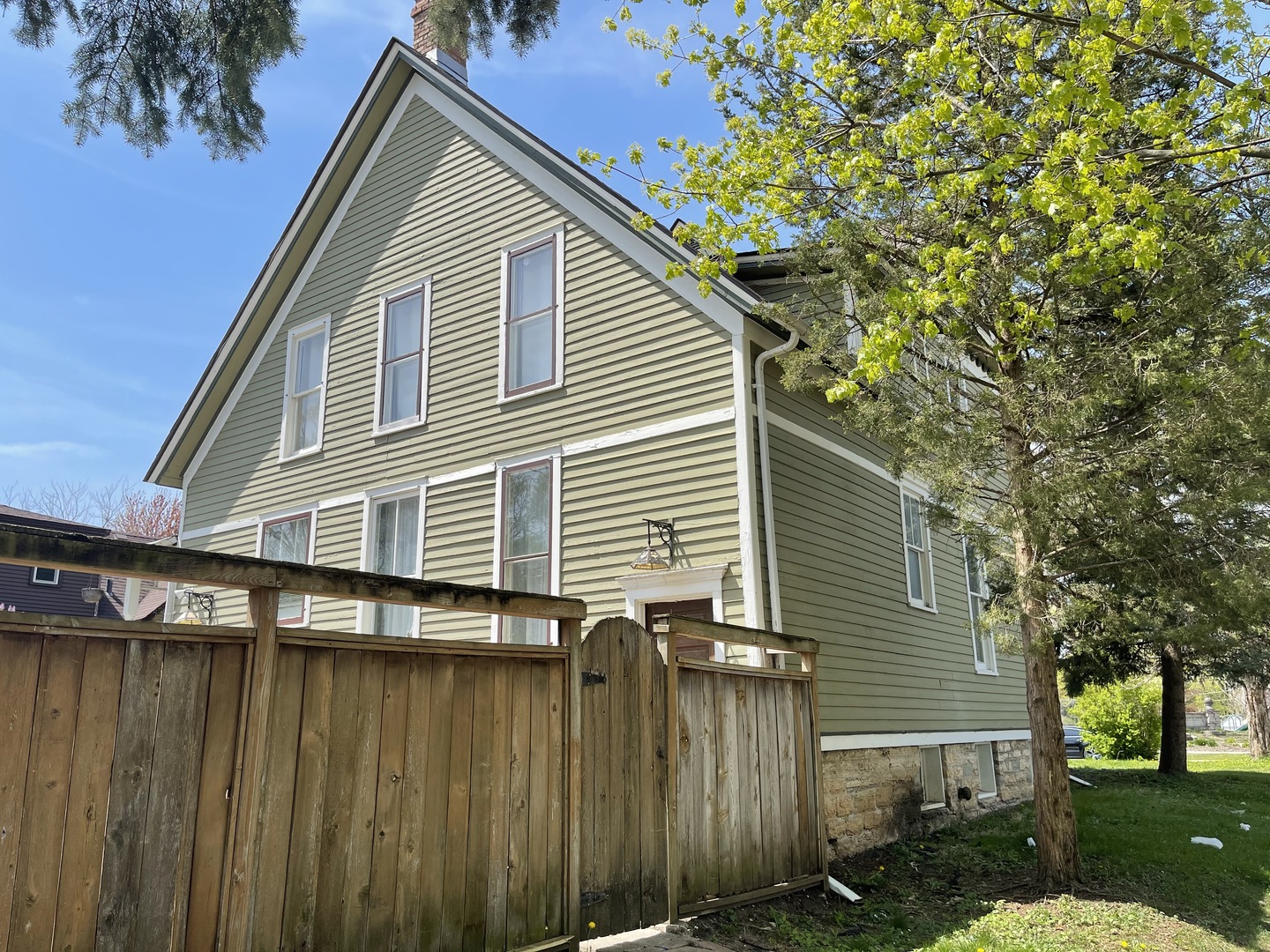 573 Prospect Street Elgin, IL 60120 - Photo 4 of 10