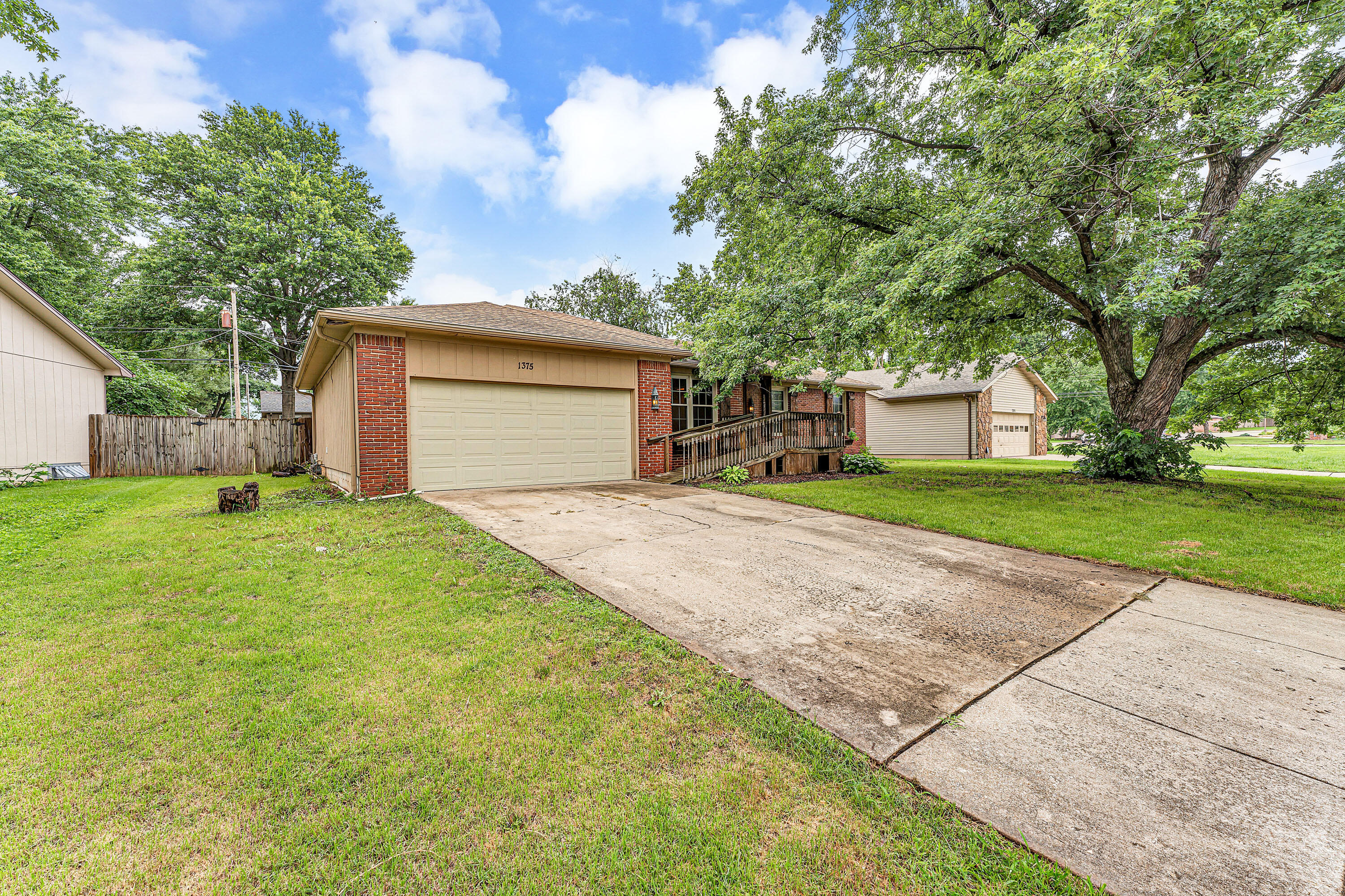 1375 East Dunkirk Street Springfield, MO 65804 - Photo 4 of 39 Frontyard3