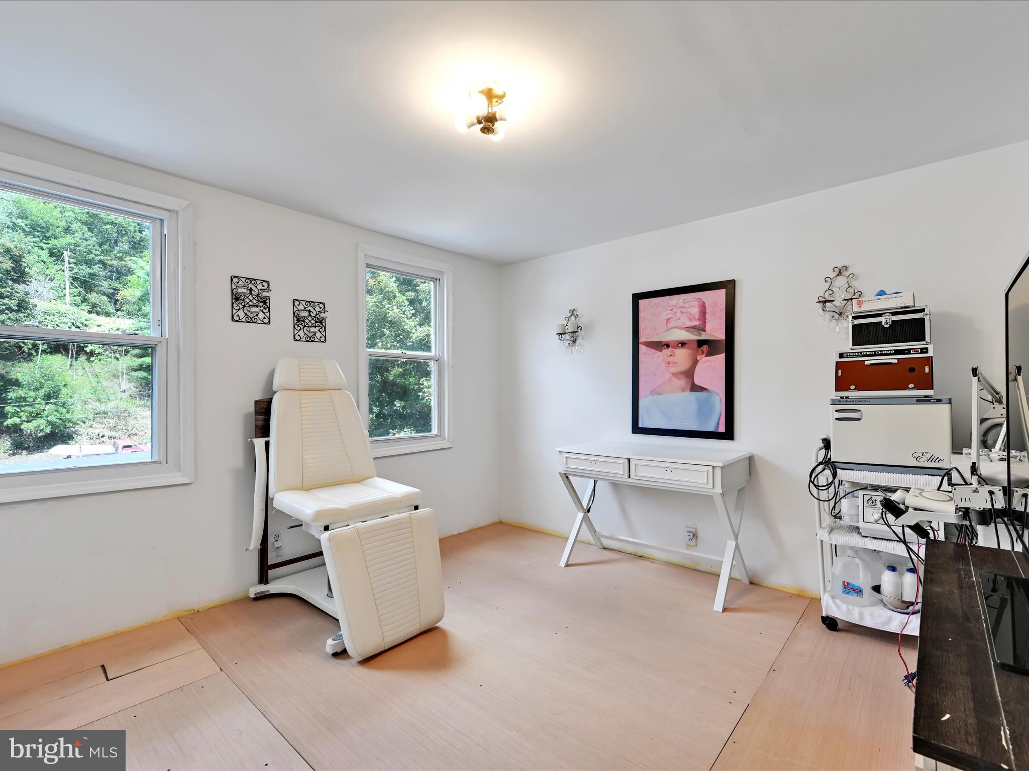 125 West Washington Street Shenandoah, PA 17976 - Photo 22 of 29 a living room with furniture and a window