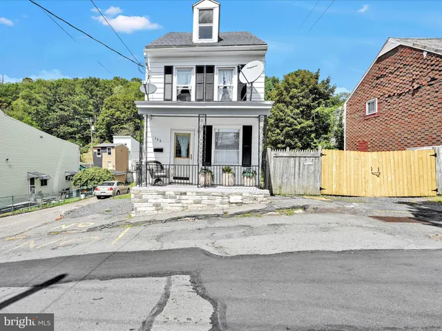 a view of house with yard