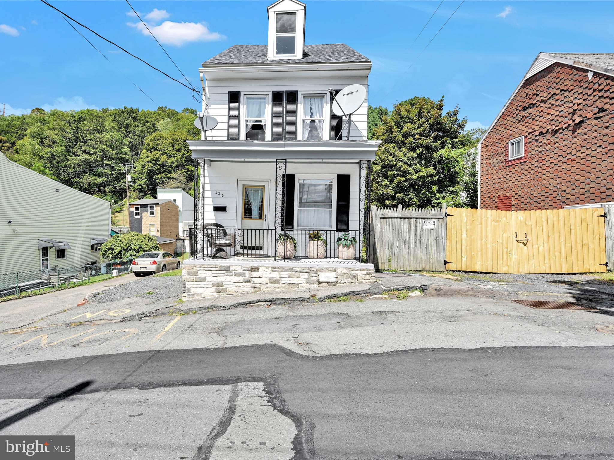 125 West Washington Street Shenandoah, PA 17976 - Photo 3 of 29 a front view of a house with a yard