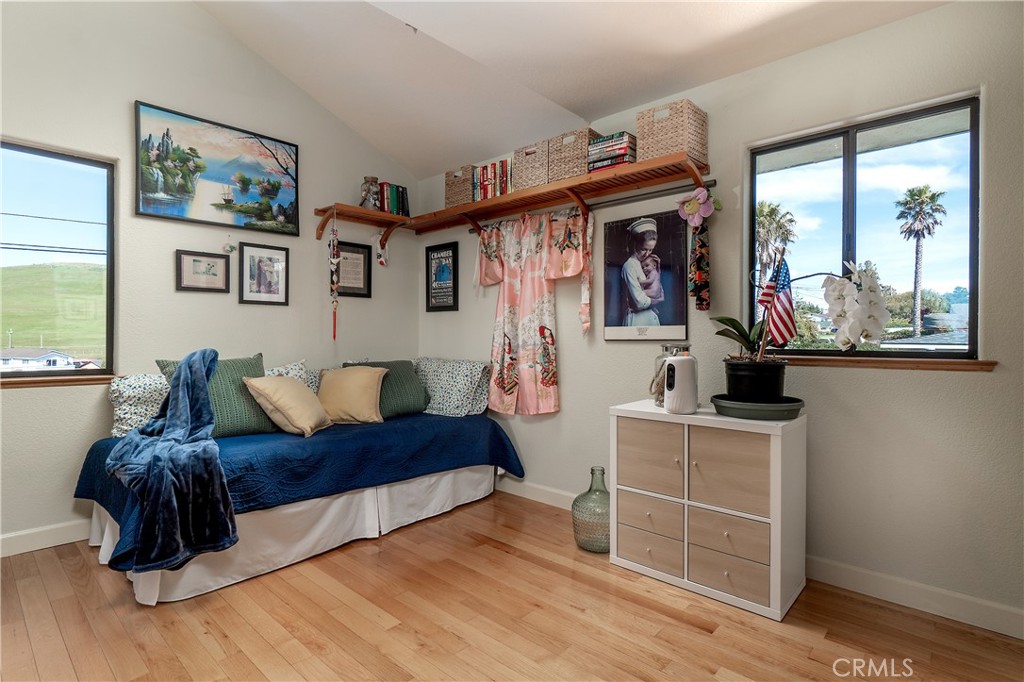 978 Balboa Street Morro Bay, CA 93442 - Photo 18 of 34 a living room with furniture window and wooden floor