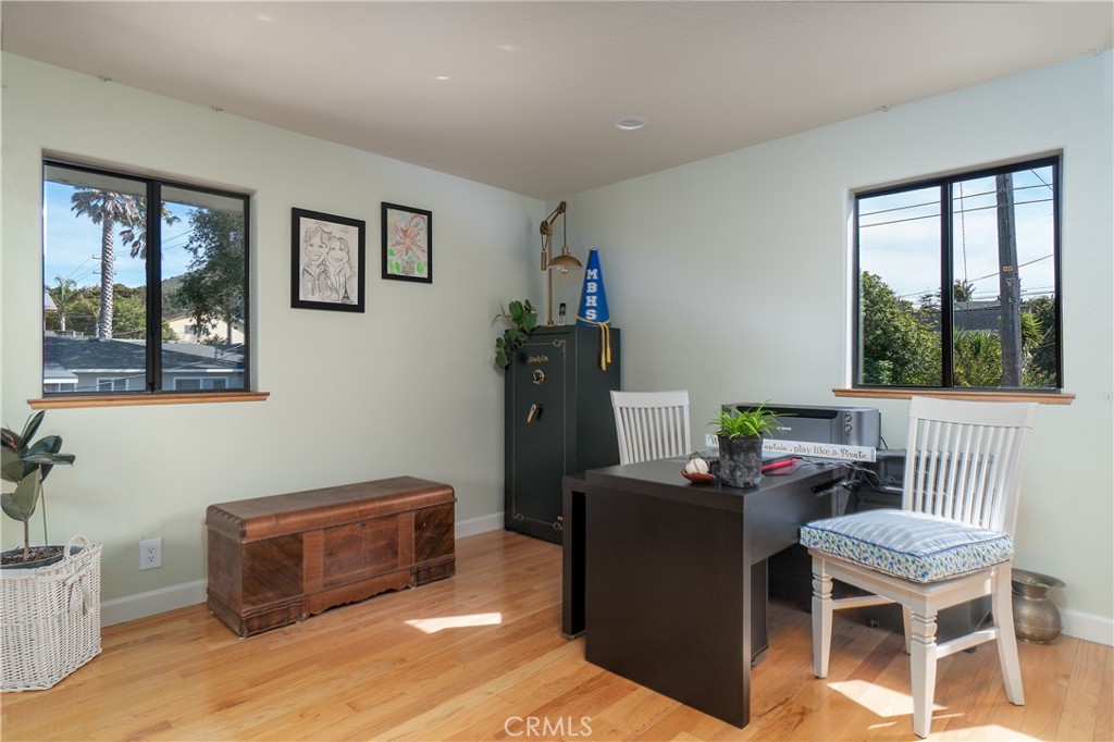 978 Balboa Street Morro Bay, CA 93442 - Photo 20 of 34 a living room with furniture a window and a flat screen tv
