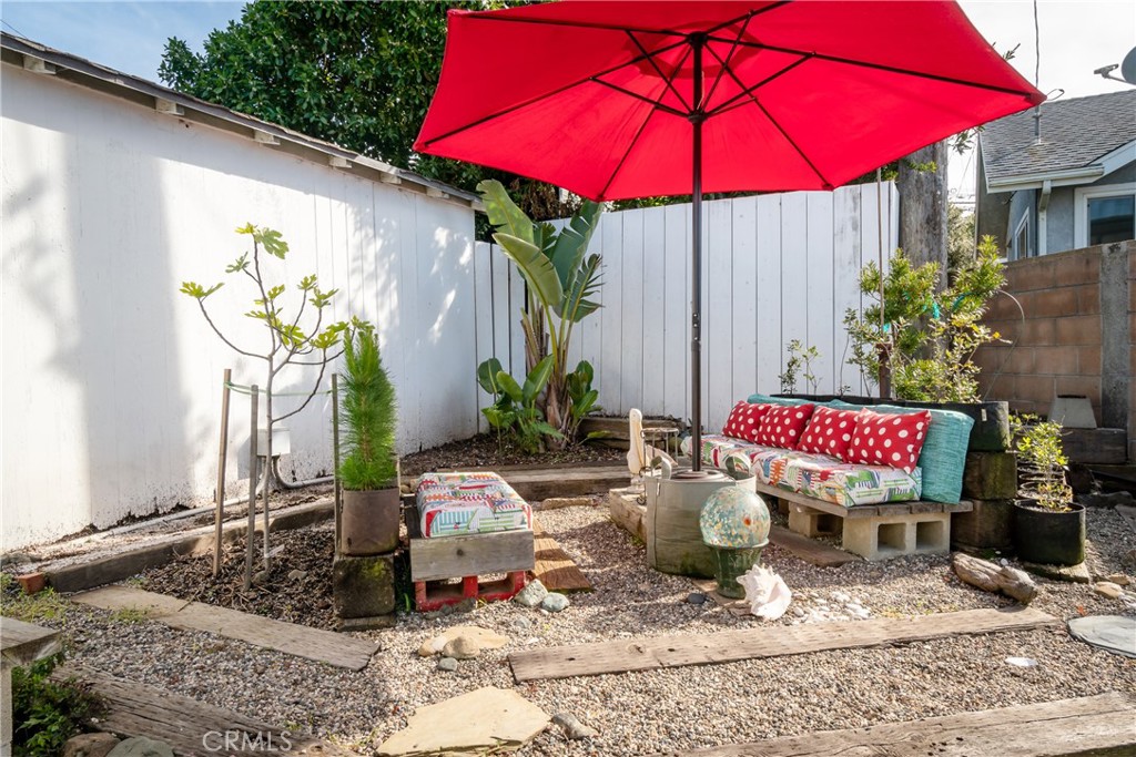 978 Balboa Street Morro Bay, CA 93442 - Photo 23 of 34 a view of a tables and chairs under an umbrella in patio