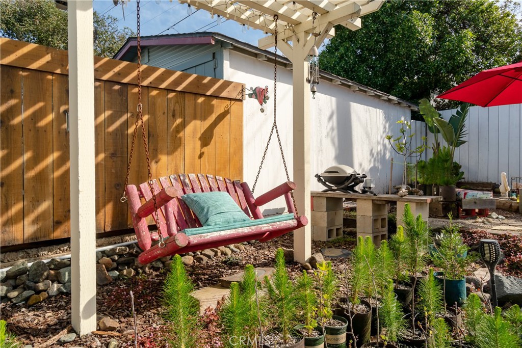 978 Balboa Street Morro Bay, CA 93442 - Photo 24 of 34 a view of a chair and table in the backyard