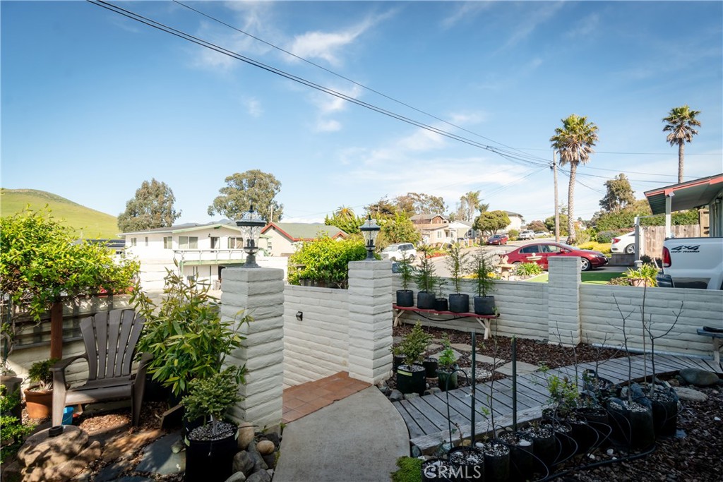 978 Balboa Street Morro Bay, CA 93442 - Photo 30 of 34 a view of a city with flower plants