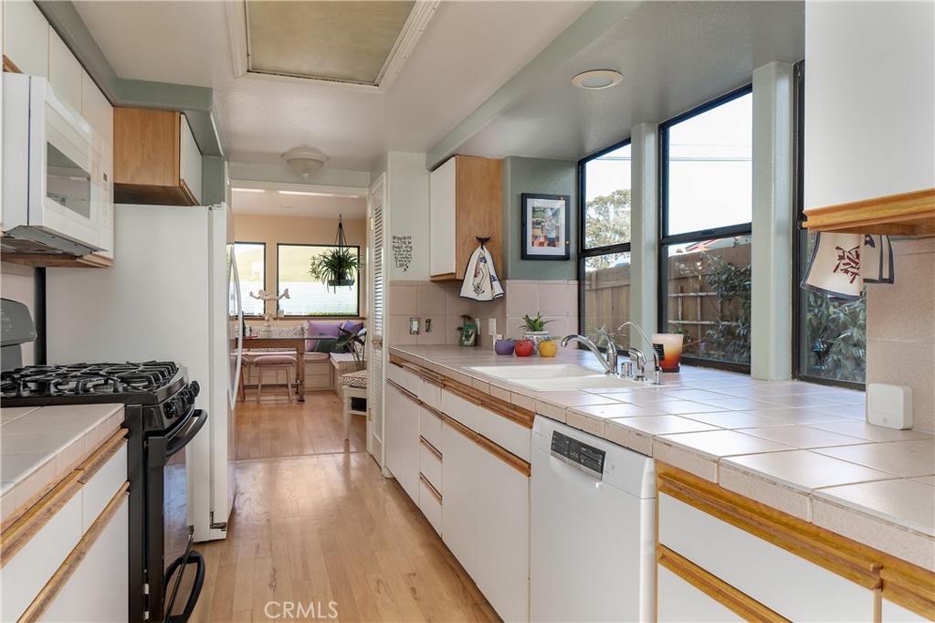 978 Balboa Street Morro Bay, CA 93442 - Photo 7 of 34 a kitchen with sink stove and cabinets