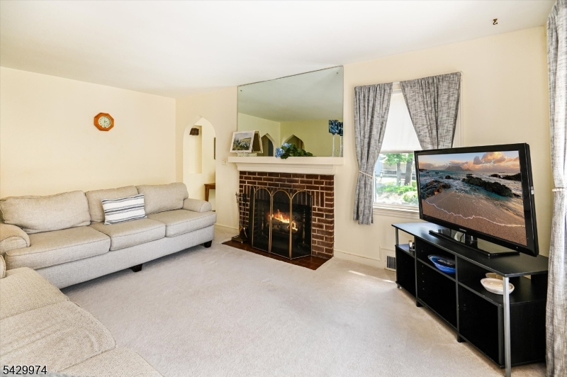 111 Jackson Avenue Wayne, NJ 07470 - Photo 3 of 27