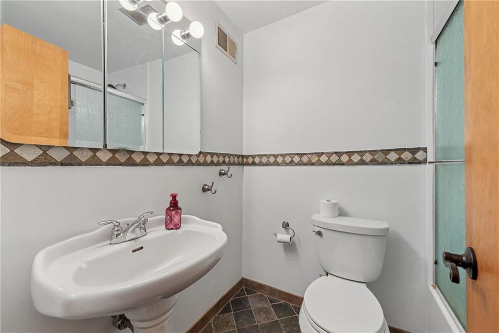 422 Decatur Avenue Pittsburgh, PA 15221 - Photo 12 of 35 Gallery Image 12