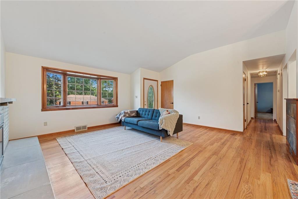 422 Decatur Avenue Pittsburgh, PA 15221 - Photo 4 of 35 Gallery Image 4