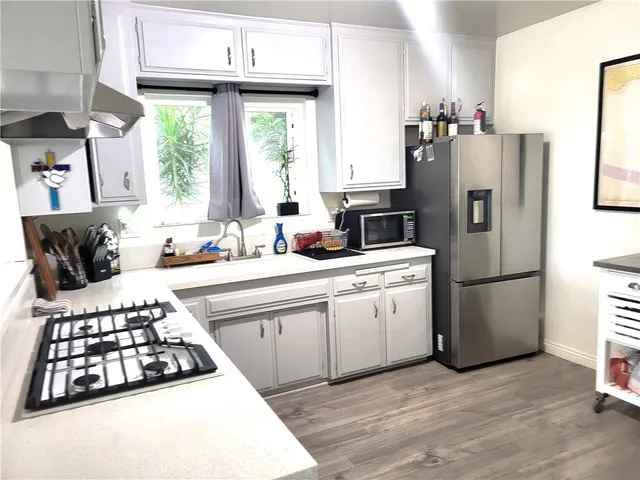 $4,650 | 211 13th Street, Seal Beach, CA 90740