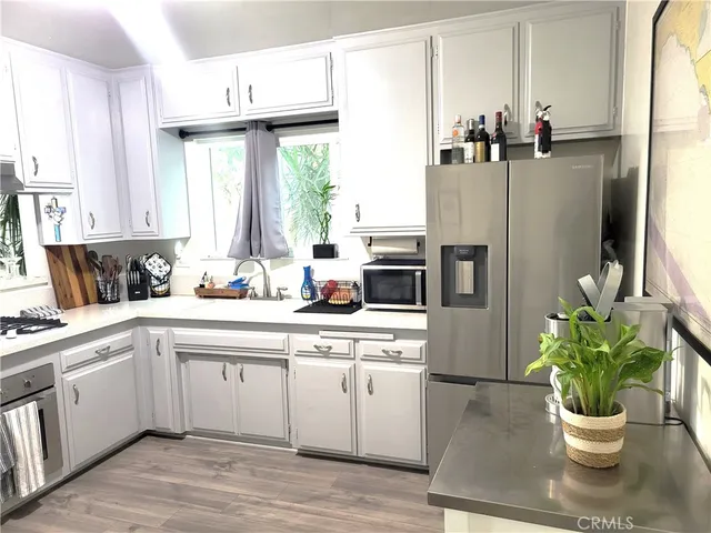 $4,650 | 211 13th Street, Seal Beach, CA 90740