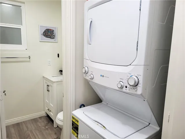 $4,650 | 211 13th Street, Seal Beach, CA 90740