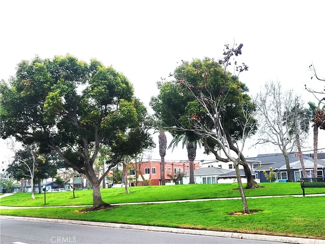 $4,650 | 211 13th Street, Seal Beach, CA 90740