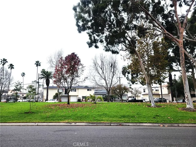 $4,650 | 211 13th Street, Seal Beach, CA 90740