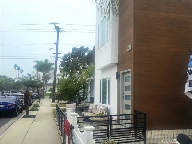 $4,650 | 211 13th Street, Seal Beach, CA 90740
