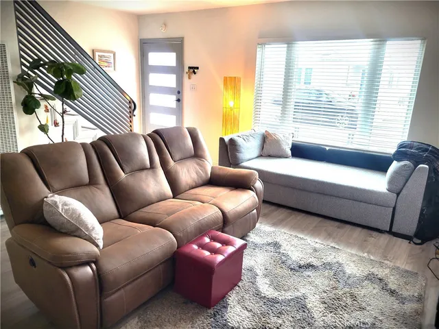 $4,650 | 211 13th Street, Seal Beach, CA 90740