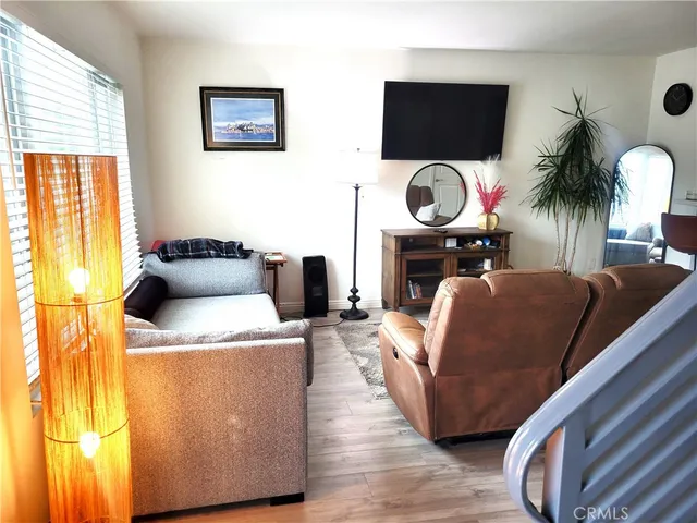 $4,650 | 211 13th Street, Seal Beach, CA 90740