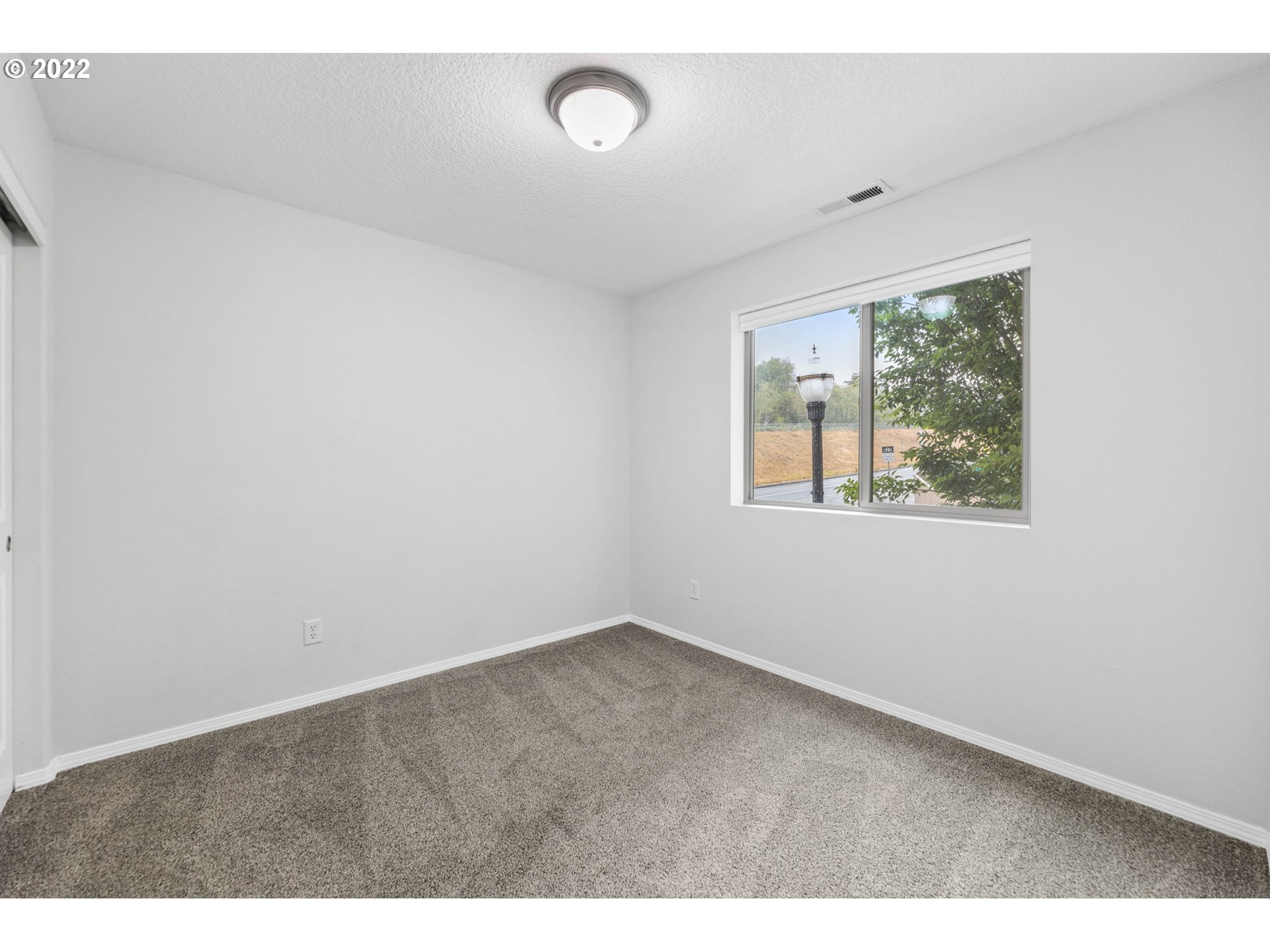 3301 Northwest 47th Drive Camas, WA 98607 - Photo 21 of 32 an empty room with a window
