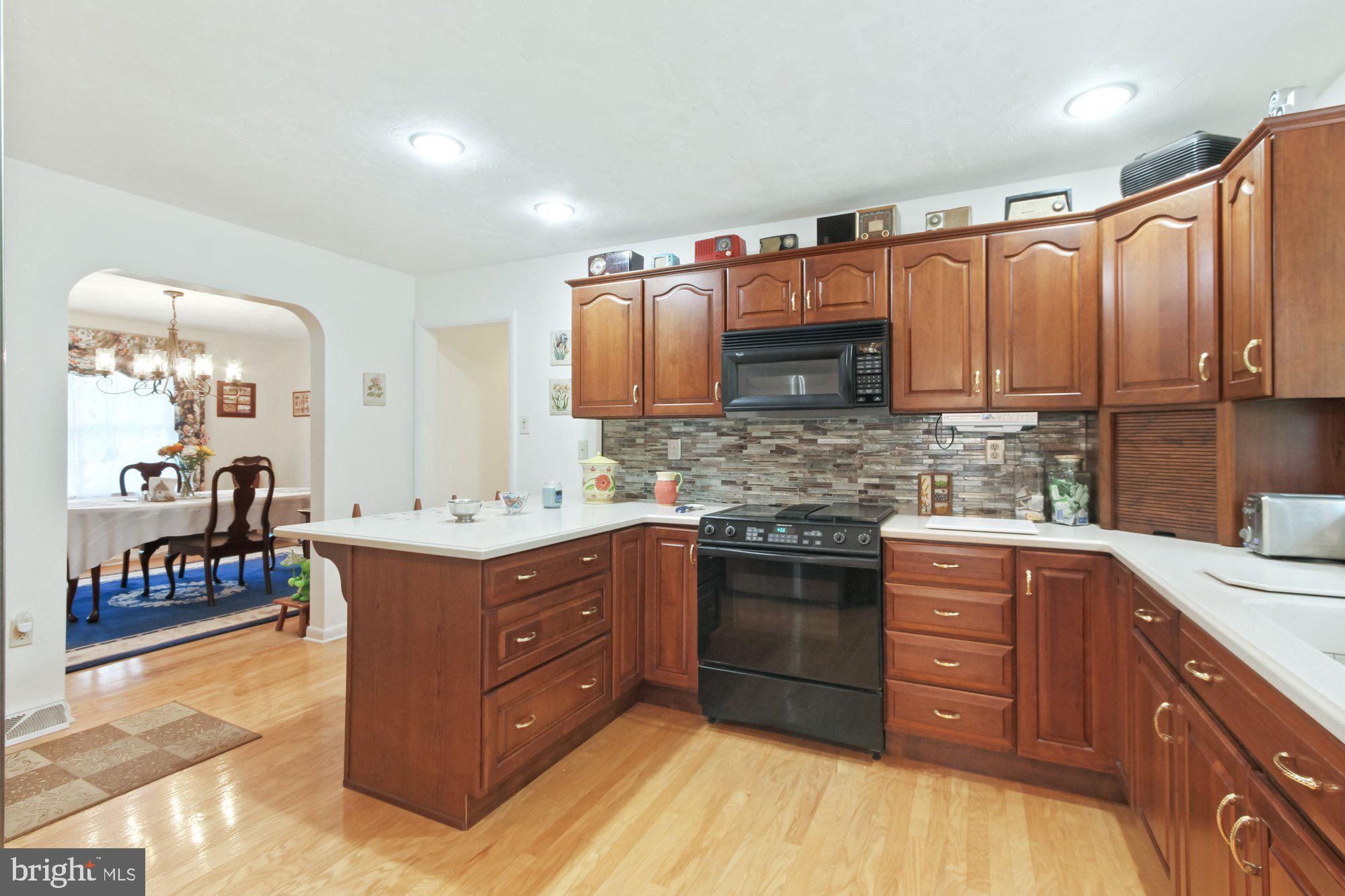 3380 Kingston Road York, PA 17402 - Photo 11 of 34 Nice breakfast bar