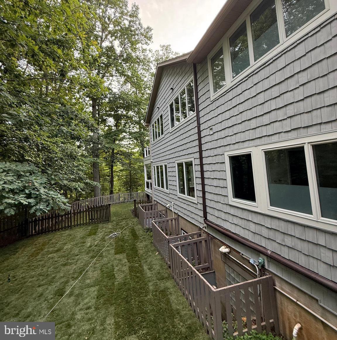 126 Gilbert Court Edgewater, MD 21037 - Photo 5 of 11 New Siding replaced