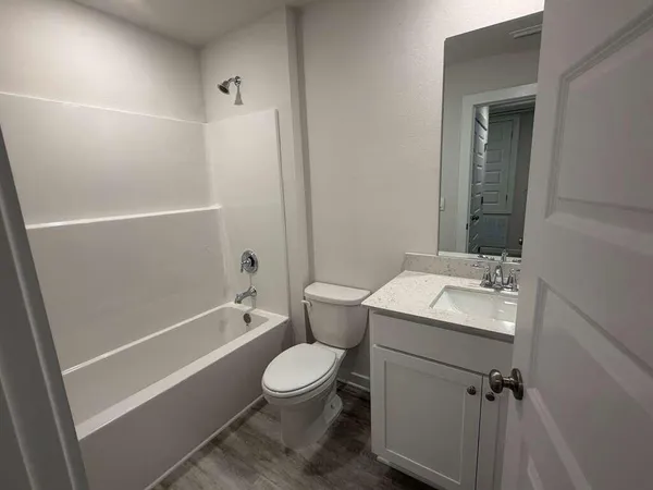 $2,100 | 47 South Main Deck Drive, Freeport, FL 32439
