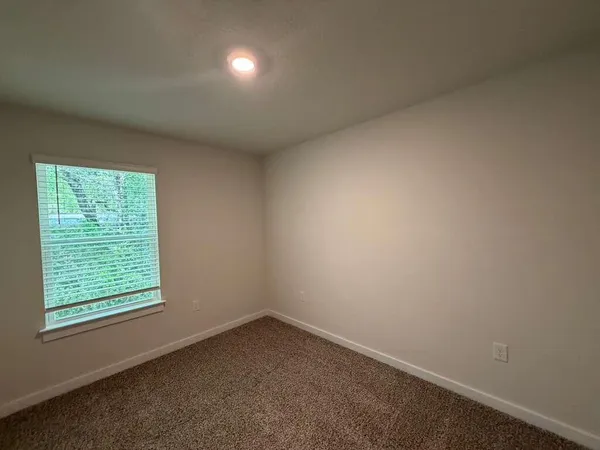 $2,100 | 47 South Main Deck Drive, Freeport, FL 32439