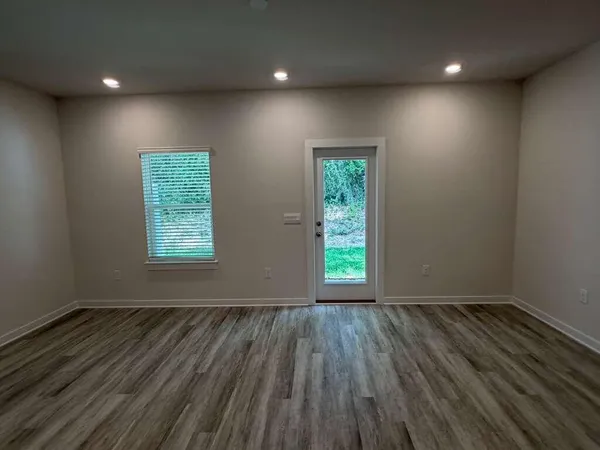 $2,100 | 47 South Main Deck Drive, Freeport, FL 32439