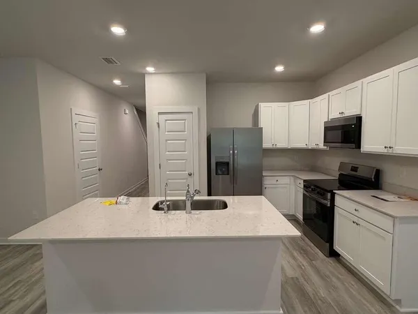 $2,100 | 47 South Main Deck Drive, Freeport, FL 32439