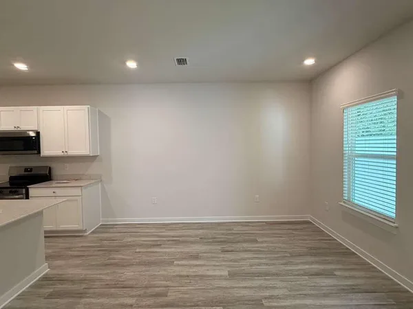 $2,100 | 47 South Main Deck Drive, Freeport, FL 32439