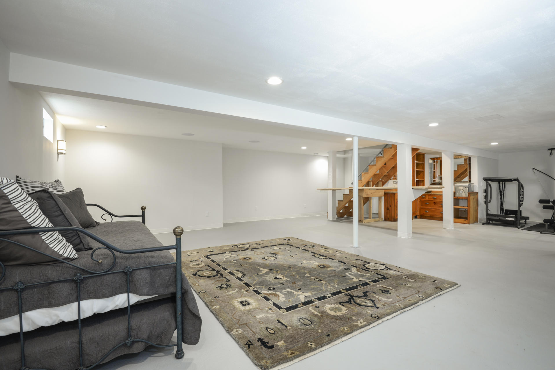 11 Quanset Road Orleans, MA 02653 - Photo 16 of 27 a living room with furniture