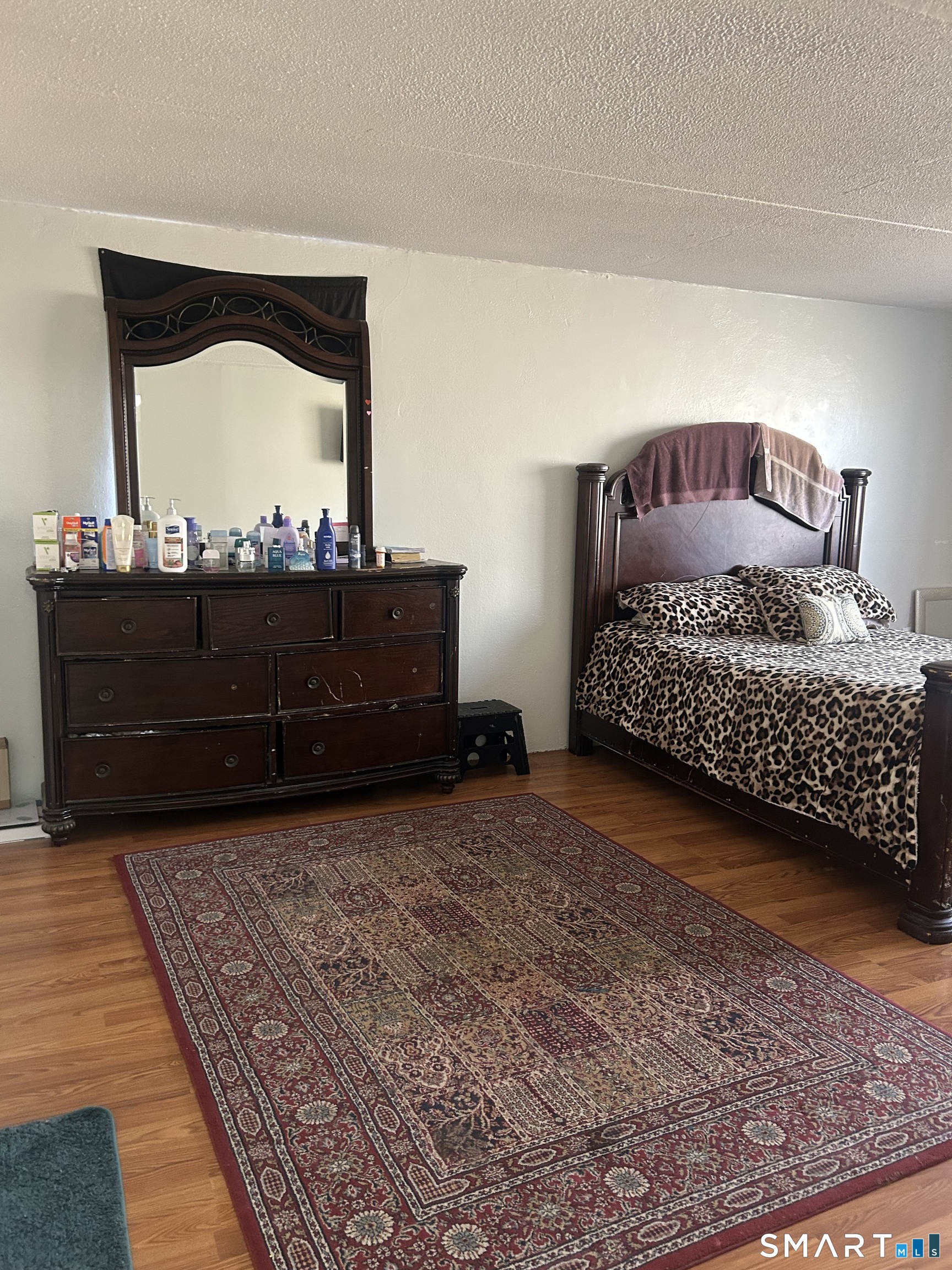 126 Triangle Street, Unit B13 Danbury, CT 06810 - Photo 17 of 20 a bedroom with a bed and a dresser