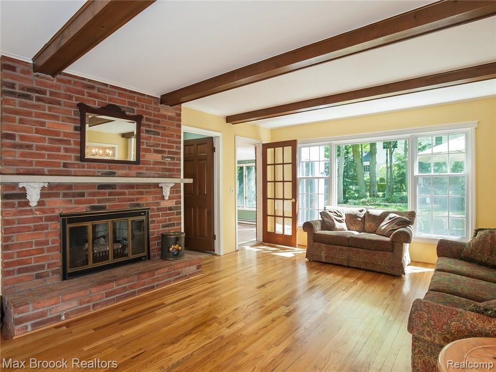 33811 Hunters Pointe Road Farmington, MI 48331 - Photo 7 of 23 Family Room