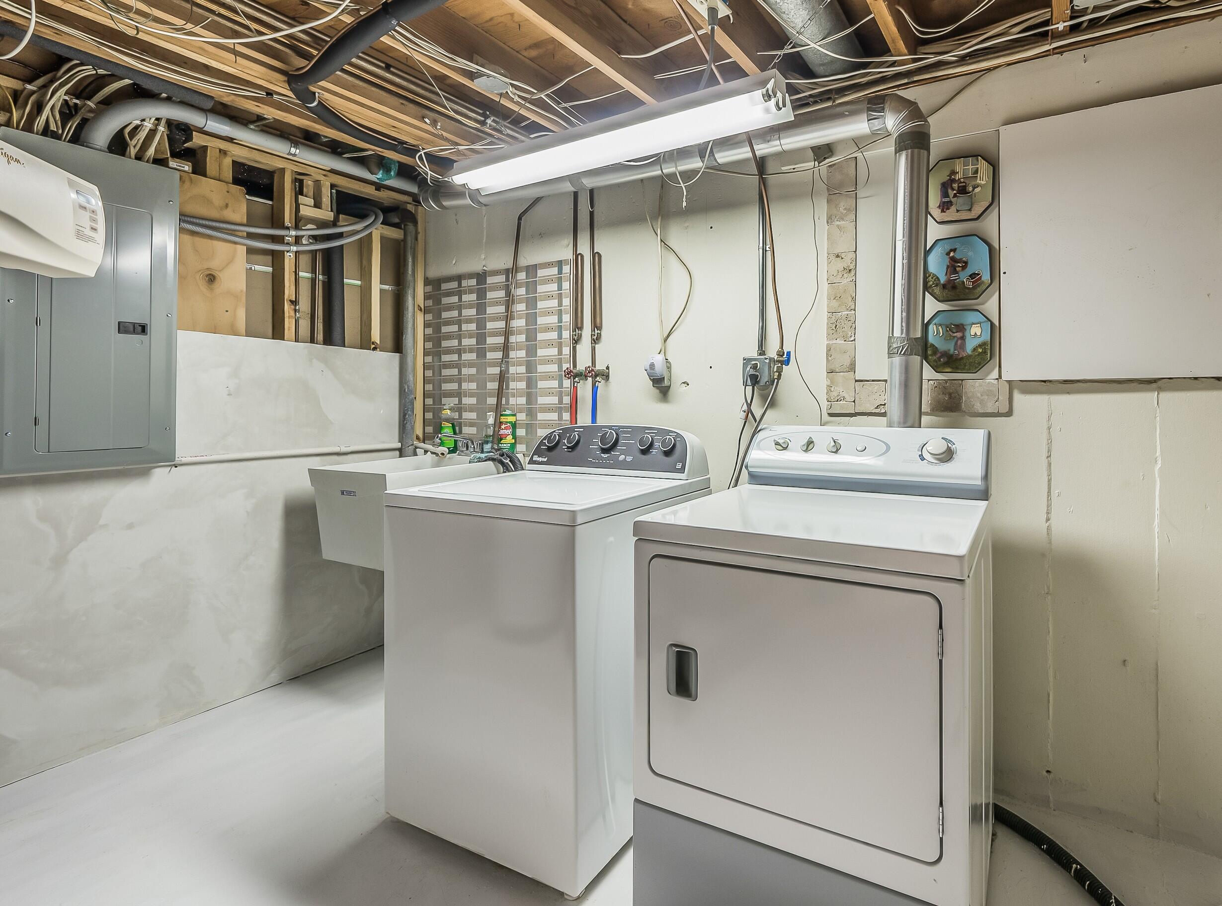 262 Castle Terrace Avenue Fontana, WI 53125 - Photo 31 of 38 Laundry & Utility on Lower Level