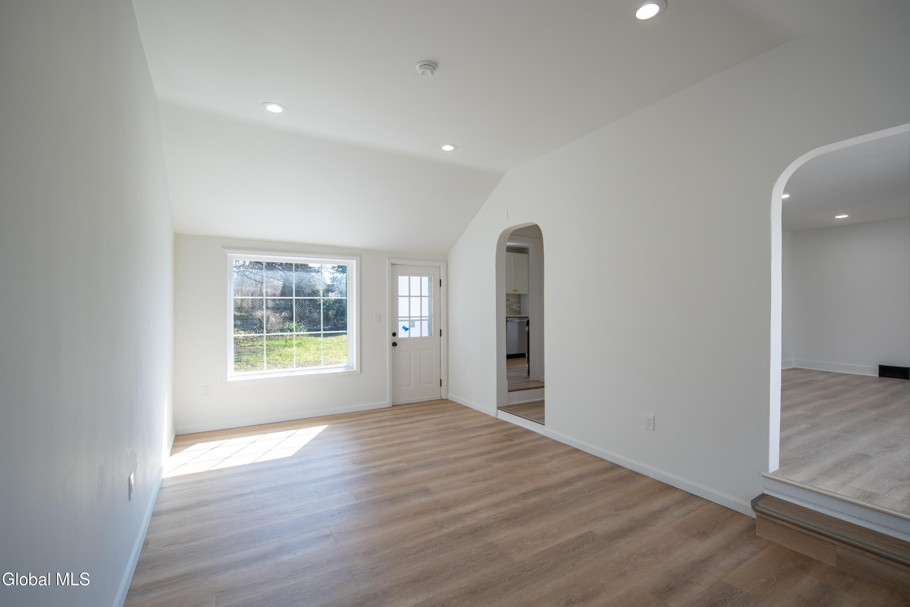 308 Kings Road Schenectady, NY 12304 - Photo 9 of 53 009