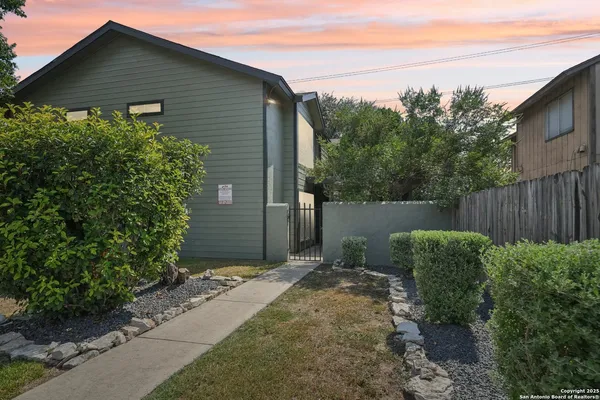 $1,080 | 10609 Starcrest Drive, Unit 10611, San Antonio, TX 78217