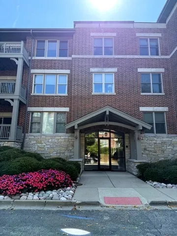 $2,300 | 275 East Railroad Avenue, Unit 301, Bartlett, IL 60103