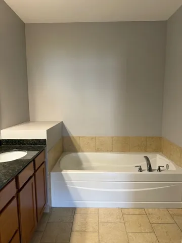 $2,300 | 275 East Railroad Avenue, Unit 301, Bartlett, IL 60103