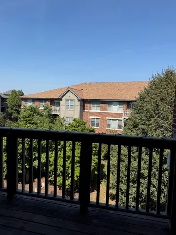 $2,300 | 275 East Railroad Avenue, Unit 301, Bartlett, IL 60103