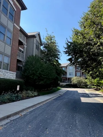 $2,300 | 275 East Railroad Avenue, Unit 301, Bartlett, IL 60103