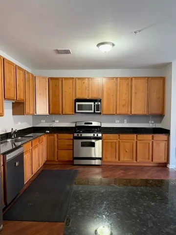 $2,300 | 275 East Railroad Avenue, Unit 301, Bartlett, IL 60103