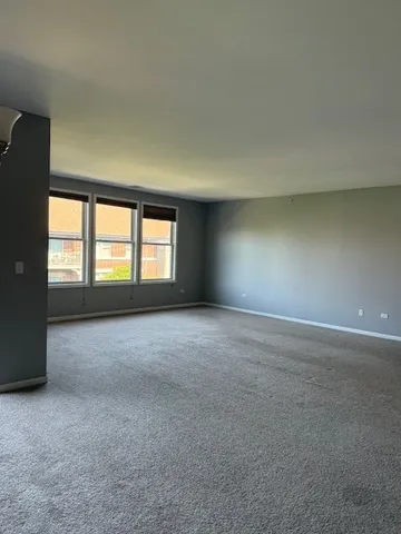 $2,300 | 275 East Railroad Avenue, Unit 301, Bartlett, IL 60103