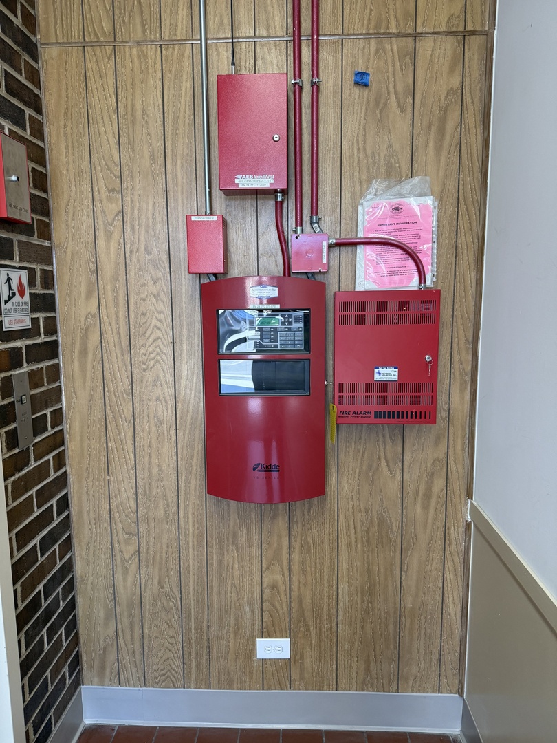 3239 Grove Avenue Berwyn, IL 60402 - Photo 15 of 16 a view of bathroom