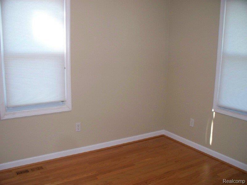 325 East Hurd Road Monroe, MI 48162 - Photo 9 of 11 hurd bed2