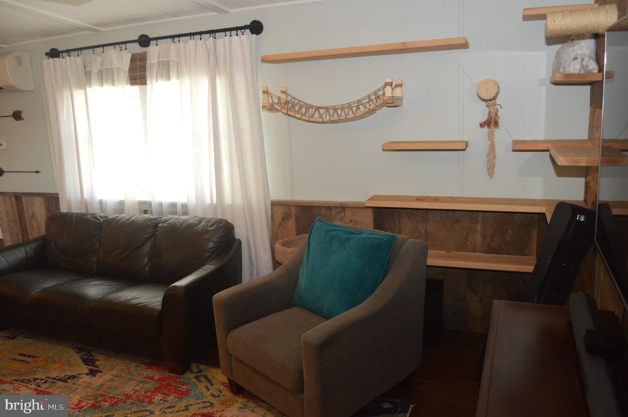 25 Bordic Road Reading, PA 19606 - Photo 6 of 40 Living Room