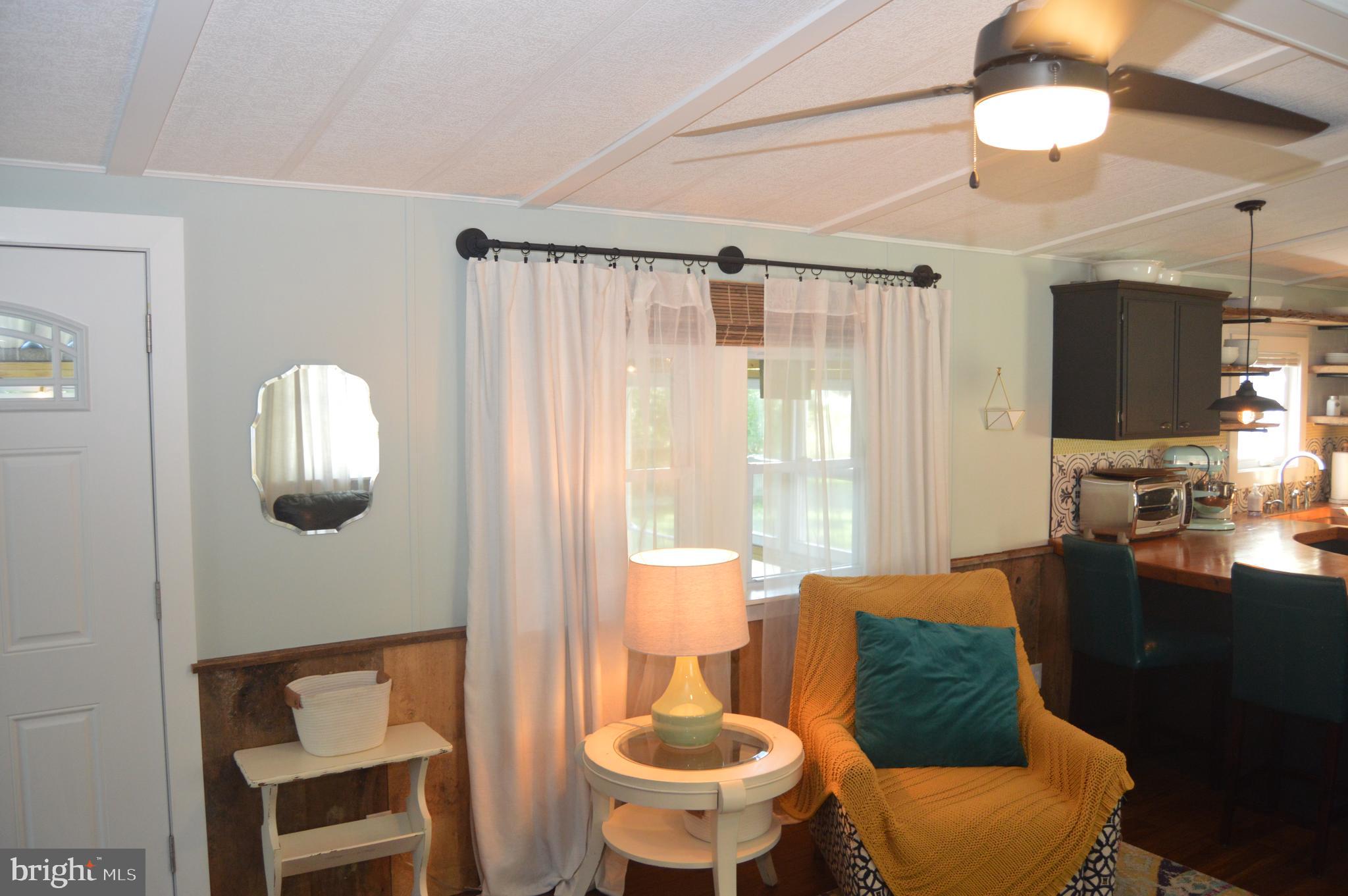 25 Bordic Road Reading, PA 19606 - Photo 8 of 40 Living Room